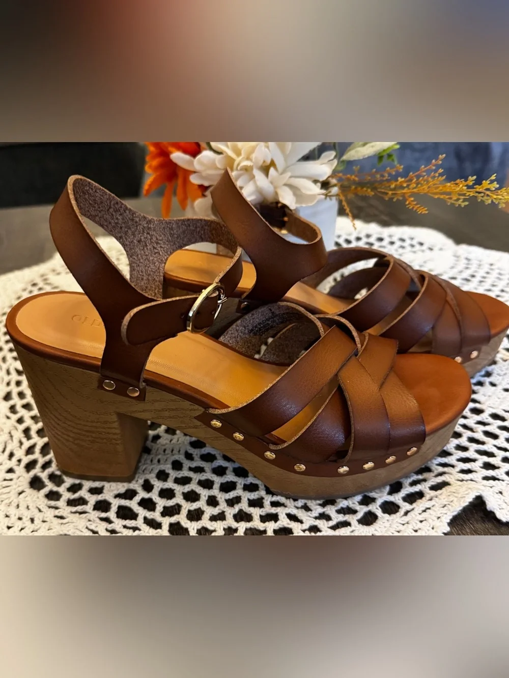Old Navy Brown Platform Heel Sandals Size 8 Crisscross Strappy Clog Style